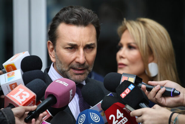 Cristóbal Bonacic, abogado de Cathy Barriga, en conferencia de prensa.