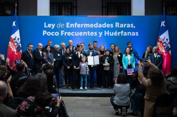 Promulgación de la Ley de Enfermedades Raras, Poco Frecuentes y Huérfanas. Foto: Gobierno de Chile.