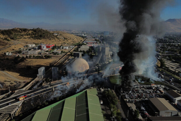Fotografías aéreas del incendio provocado por la explosión de un camión en Renca.