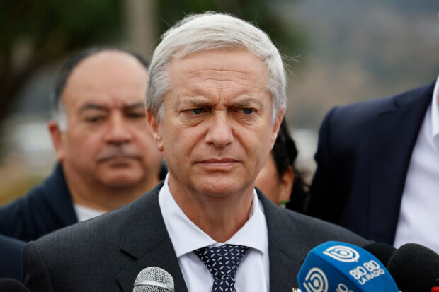 Retrato del presidente electo José Antonio Kast durante una visita a las zonas afectadas en el megaincendio de Viña del Mar.