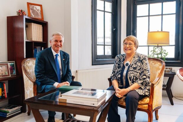Conversación entre JAK y Bachelet.