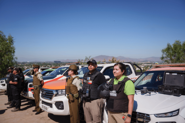 Miembros de seguridad ciudadana junto a Carabineros en la promulgación de la Ley de Seguridad Ciudadana.