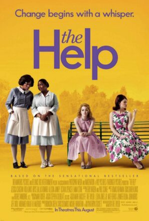 Afiche de The Help, dirigida por Tate Taylor y protagonizada por Emma Stone, Viola Davis y Octavia Spencer, drama ambientado en el sur de Estados Unidos en los años 60 que aborda el racismo y las relaciones entre empleadas domésticas afroamericanas y familias blancas.