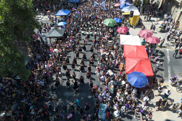 Sobrevuelo de la Alameda durante la conmemoracion del dia internacional de la mujer 2026. Foto: Aton Chile.