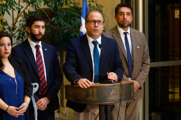 Punto de prensa de los diputados Mónica Arce, Felipe Camaño, Alberto Undurraga y Héctor Barría de la bancada parlamentaria de la Democracia Cristiana. 