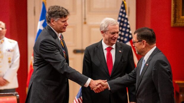 Christopher Landau vicesecretario de Estado de Estados Unidos, Jose Antonio Kast, Presidente de Chile y Francisco Pérez Mackenna, Ministro de Relaciones Exteriores. Vía X@Minrel_Chile