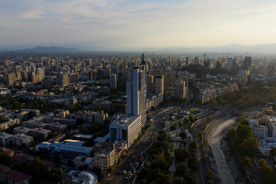 Vista aérea de Santiago después de la lluvia.