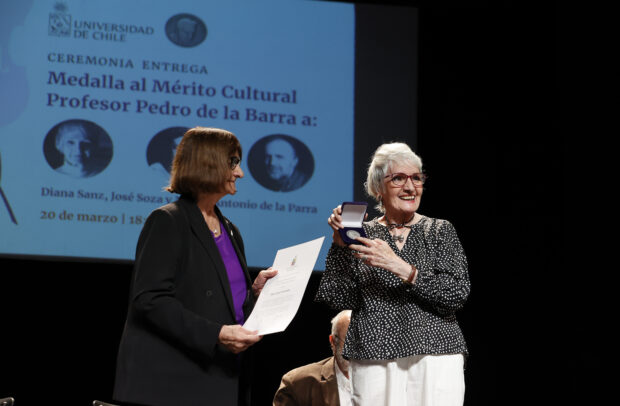 Entrega Medalla Pedro de la Barra PrensaUchile-12