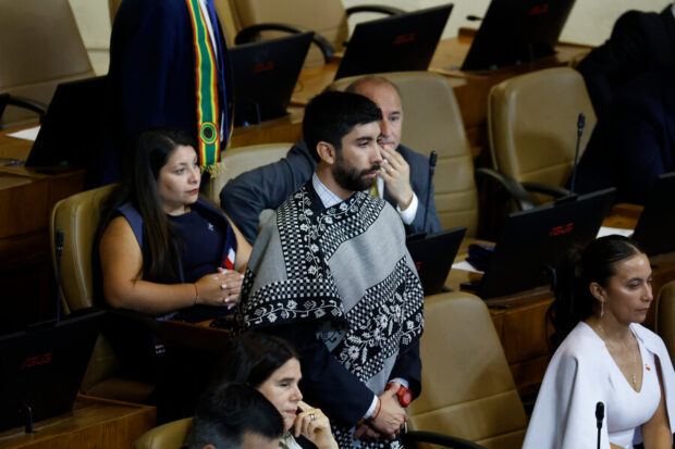 Diputado Felipe Camaño asume durante la sesión de la Cámara de Diputados. Raul Zamora/Aton Chile.