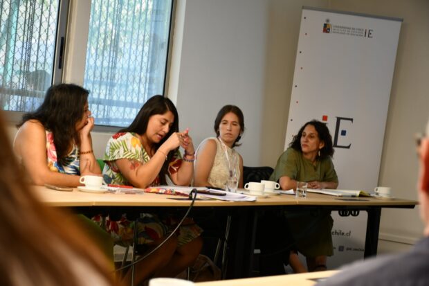 De Izquierda a Derecha: Amapola Varas (Asesora de Género del Ministerio de Educación), Carla Ljubetic (Directora Ejecutiva de Fundación Valientes) y Cristina Vio (Directora Ejecutiva de Comunidad Mujer).