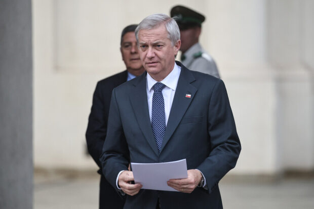 El Presidente de la Republica José Antonio Kast junto al Ministro del Interior Claudio Alvarado se refieren por la muerte del Carabinero Javier Figueroa, herido de gravedad en Puerto Varas durante una fiscalización. Diego Martin/Aton Chile.