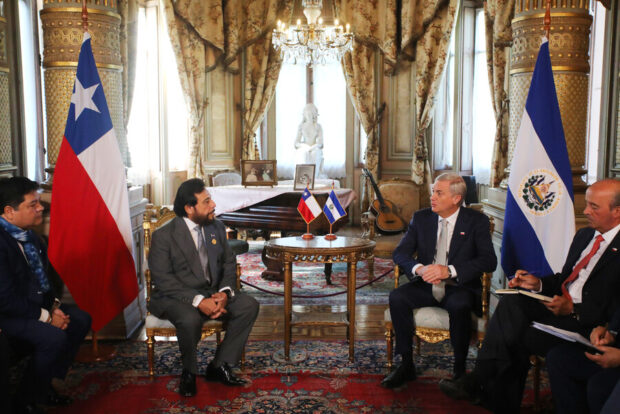 El presidente electo José Antonio Kast, realiza reunión bilateral con el vicepresidente de El Salvador, Félix Ulloa. Jonnathan Oyarzun/Aton Chile.