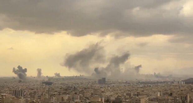 Panoramica de Teherán bombardeada por Israel y Estados Unidos. Vía X @visionergeo