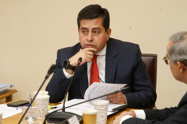 Valparaíso, 23 de septiembre de 2024 El senador Pedro Araya durante la comisión de Defensa Nacional y de Seguridad Publica, unidas Sebastián Cisternas/ Aton Chile.