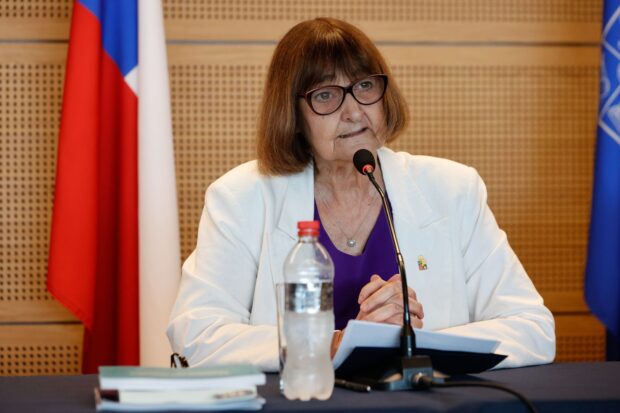 Rectora Rosa Devés.
