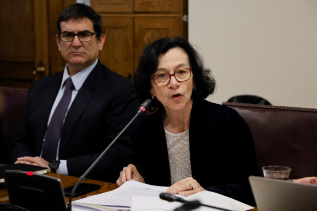 La presidente del Banco Central De Chile, Rosanna Costa, entrega el Informe de Política Monetaria del Banco Central de Chile en la Comisión de Hacienda del Senado. 