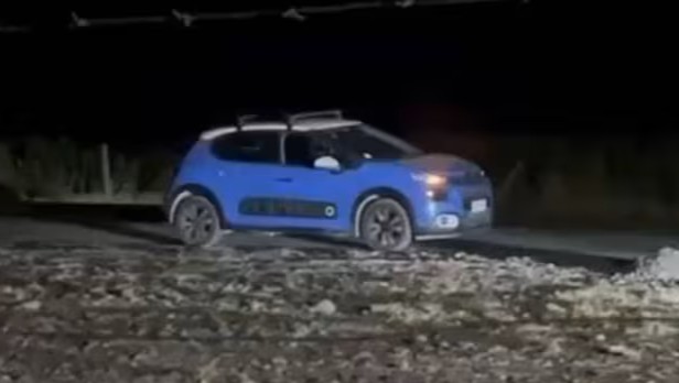 Auto en que se movilizaba Rodrigo Rojas Vade.