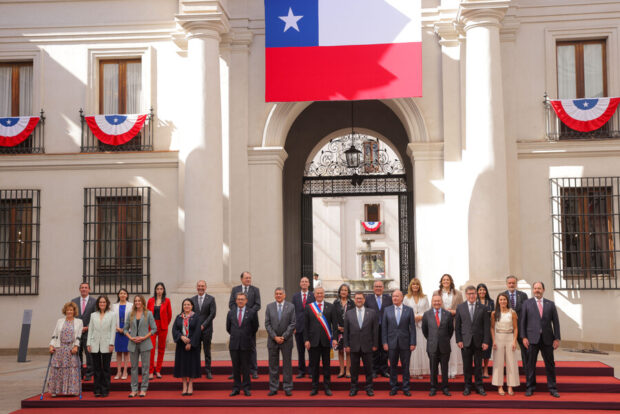 José Antonio Kast junto a su gabinete ministerial.