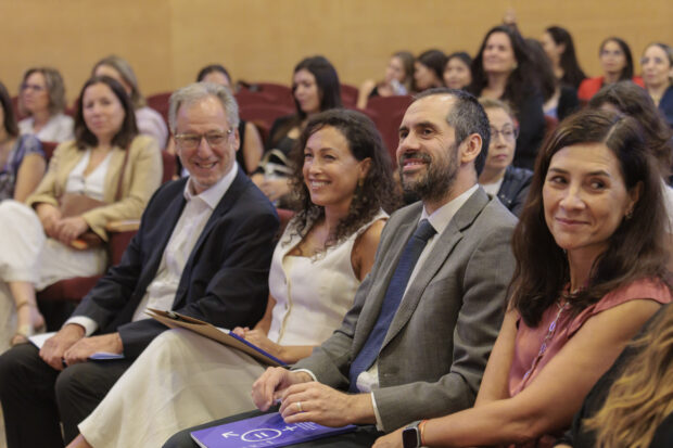 El ministro de Hacienda, Nicolás Grau, y el ministro de Economía, Fomento y Turismo, Álvaro García, junto a la presidenta ejecutiva de la Fundación ChileMujeres, Francisca Jünemann, presentan el VII Reporte de Indicadores de Género en las Empresas en Chile. Foto: Ministerio de Hacienda / Oscar Ordenes.