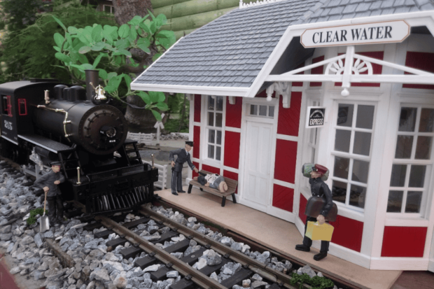 Maqueta de trenes a escala.