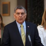 Claudio Alvarado junto a Mara Sedini y Ximena Rincón.