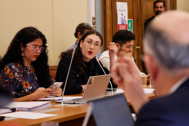 Las diputadas Daniela Serrano, Emilia Schneider y el diputado Juan Santana en la Comisión de Educación de la Camara de Diputados. 