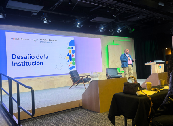 Director del CEA, Oscar Jerez, expone en la cumbre sobre inteligencia artificial.