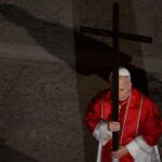 Con cuestionamientos al "tecnofascismo": León XIV debuta con encíclica que alerta sobre el poder y los riesgos de la IA Papa León XIV participando en el vía crucis del 2026.