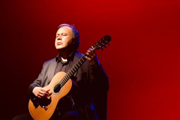 Guitarrista Romilio Orellana.