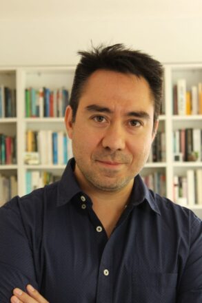 Tomás Peters, doctor en Estudios Culturales y académico de nuestra casa de estudios.
