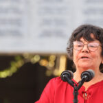 50 años de lucha: Alicia Lira recibe Premio Nacional de Derechos Humanos 2026 Alicia Lira, presidenta de la Agrupación de Familiares de Ejecutados Políticos, se dirige a los presentes en el marco del término de las obras de conservación del Memorial de Detenidos Desaparecidos y Ejecutados Politicos.