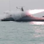Irán y EEUU siguen intercambiando ataques por control del estrecho de Ormuz Un crucero lanza un cohete.