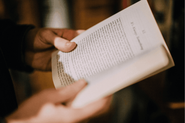 Un libro abierto.