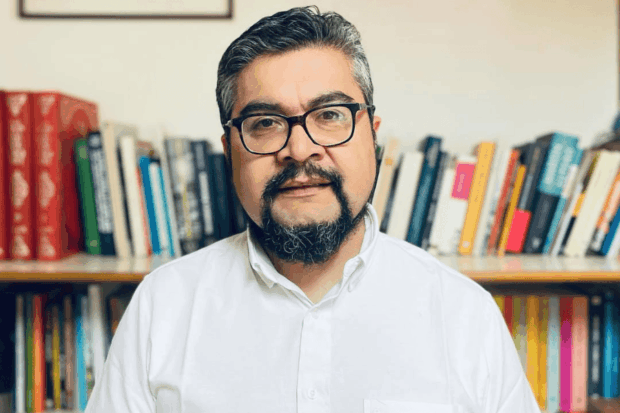 El académico y director del Centro de Estudios Judaicos de la U. de Chile, Luis Bahamondes.