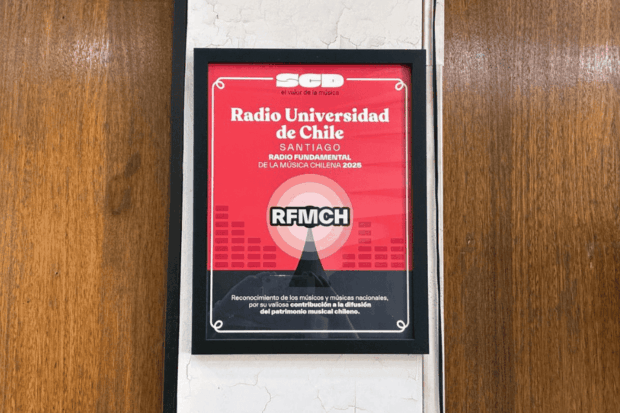 Diploma Radio Fundamental de la Música Chilena. 