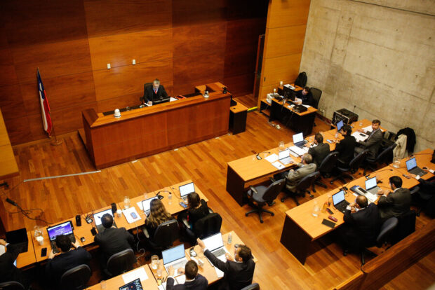 En el 7 Juzgado de Garantia de Santiago se realiza la tercera jornada de formalización en contra del exdiputado Joaquín Lavín León y otros tres imputados por delitos de fraude al fisco, tráfico de influencias y falsificacion de documentos. 