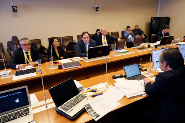 El exministro de Hacienda, Mario Marcel, junto a los economistas Andrea Repetto, Matias Acevedo y Klaus Schmidt-Hebbel durante la Comisión de Hacienda.