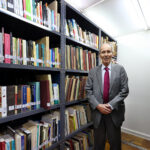 Luis Merino dona su biblioteca musical a la U. de Chile: “La intención ha sido, fundamentalmente, compartir” Donación Biblioteca Luis Merino. Foto: U de Chile.