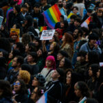 Más allá del arcoíris: habitar la memoria y la resistencia en América Latina Se realiza la XXV Marcha del Orgullo, que organiza cada año el Movimiento de Integración y Liberación Homosexual (Movilh). Luis Quinteros/Aton Chile.