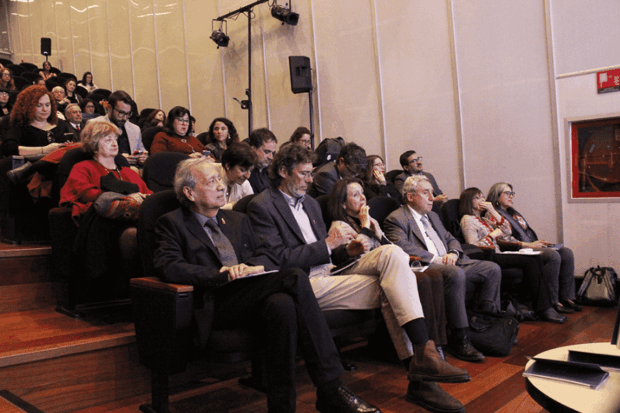 Presentación del policy paper "Lenguas adicionales en la educación superior chilena claves para un ecosistema académico local y global". 