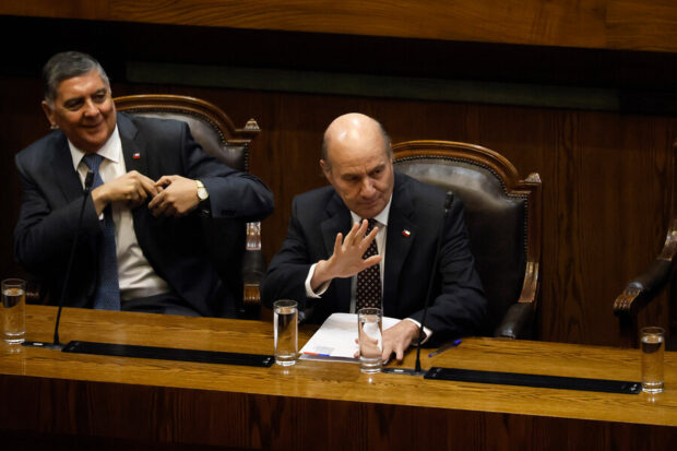 El ministro de Hacienda, Jorge Quiroz, durante la sesion de la Camara de Diputados. Foto: Aton Chile.