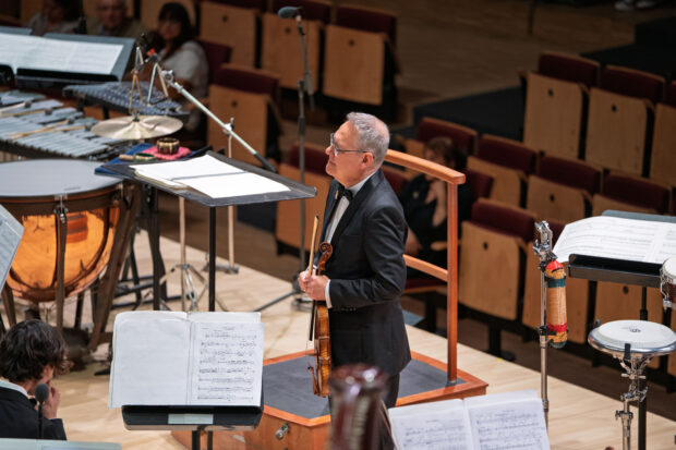Alberto Dourthé, solista en violín.