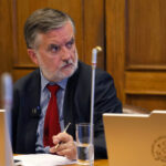 El ministro de Cultura Francisco Undurraga durante la comison de Cultura y Artes. Foto: Aton Chile.