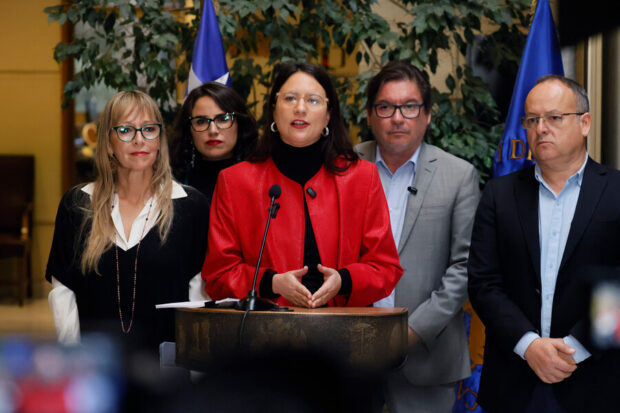Punto de prensa de la bancada del Partido Comunista. Sebastián Cisternas/Aton Chile.