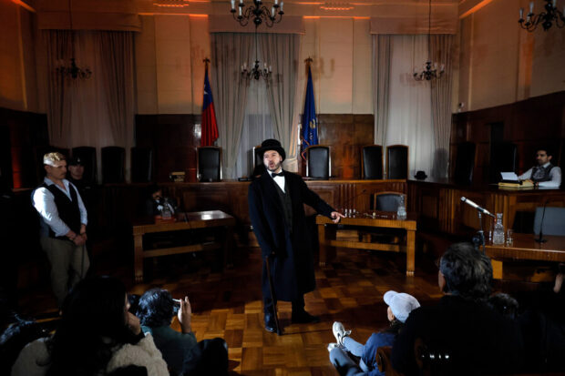 La obra teatral "Juicio a Emile Dubois" en la Corte de Apelaciones de Valparaiso durante la celebración del Día del Patrimonio. 