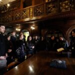 Universidad de Chile abrió sus tesoros patrimoniales y saberes a más de 46 mil personas Desde su emblemática Casa Central hasta sus diferentes campus y unidades, la institución convocó a miles de personas, quienes participaron activamente en una diversa agenda dedicada a relevar el patrimonio.