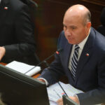 Hacienda justifica recortes en Salud: Confusam advierte “desmantelamiento” de la atención primaria Ministro Jorge Quiroz defiende recortes presupuestarios en Salud