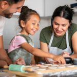Padres normalizan el sobrepeso y la obesidad infantil de sus hijos, mientras esta sigue al alza Padres e hija